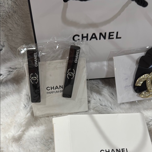 Chanel Black and Gold Hair Accessory Set - Picture 2 of 7